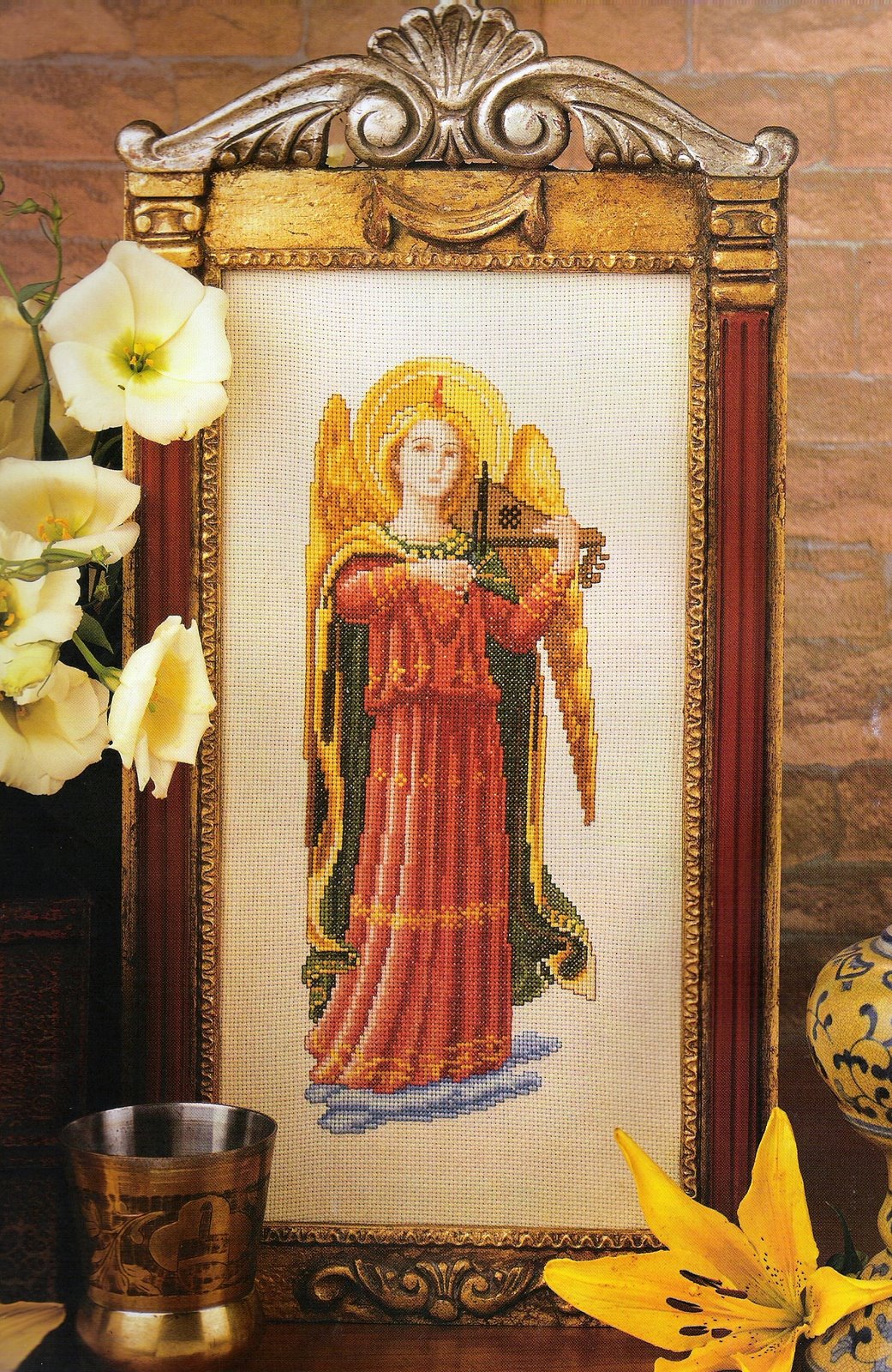 Angel with musical instrumen (1)