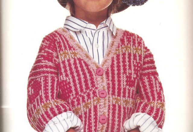 Cardigan v-neck for babies knitting pattern (1)