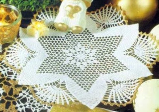 Christmas doily white and gold (1)