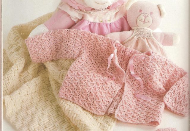 Crochet Baby Outifts Blanket and socks (1)