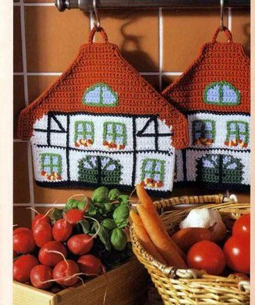 Crochet House potholder (1)