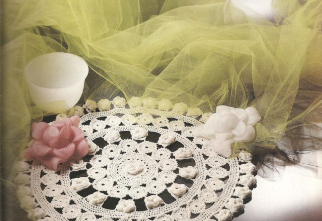 Crochet Round doily roses of Ireland (1)