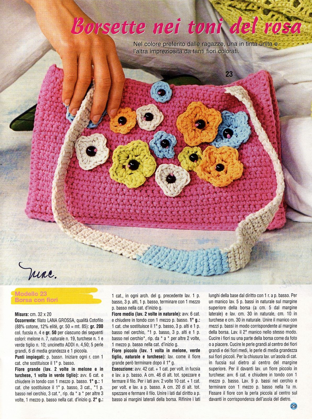 Crochet bag with pretty flowers