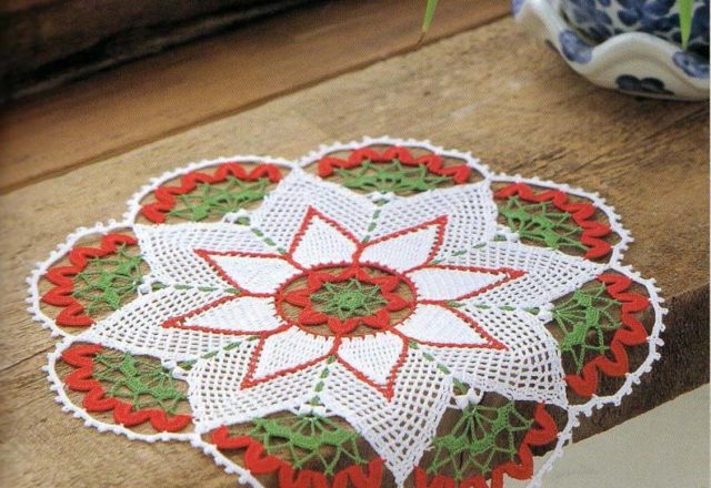 Crochet beautifulChristmas round doily (1)