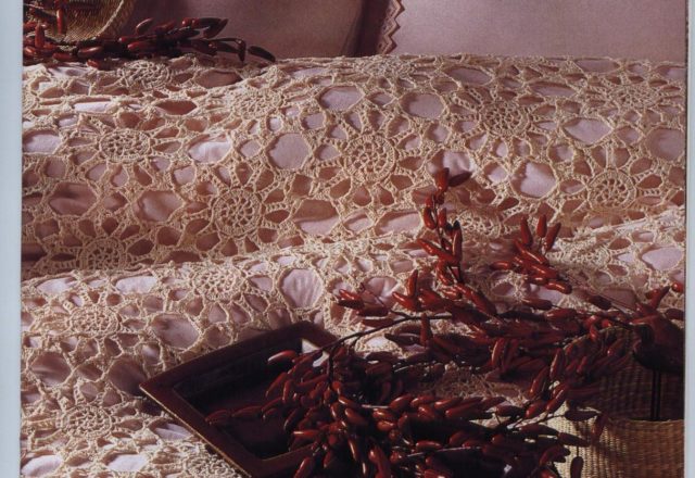 Crochet bedspread perforated rounded modules (1)