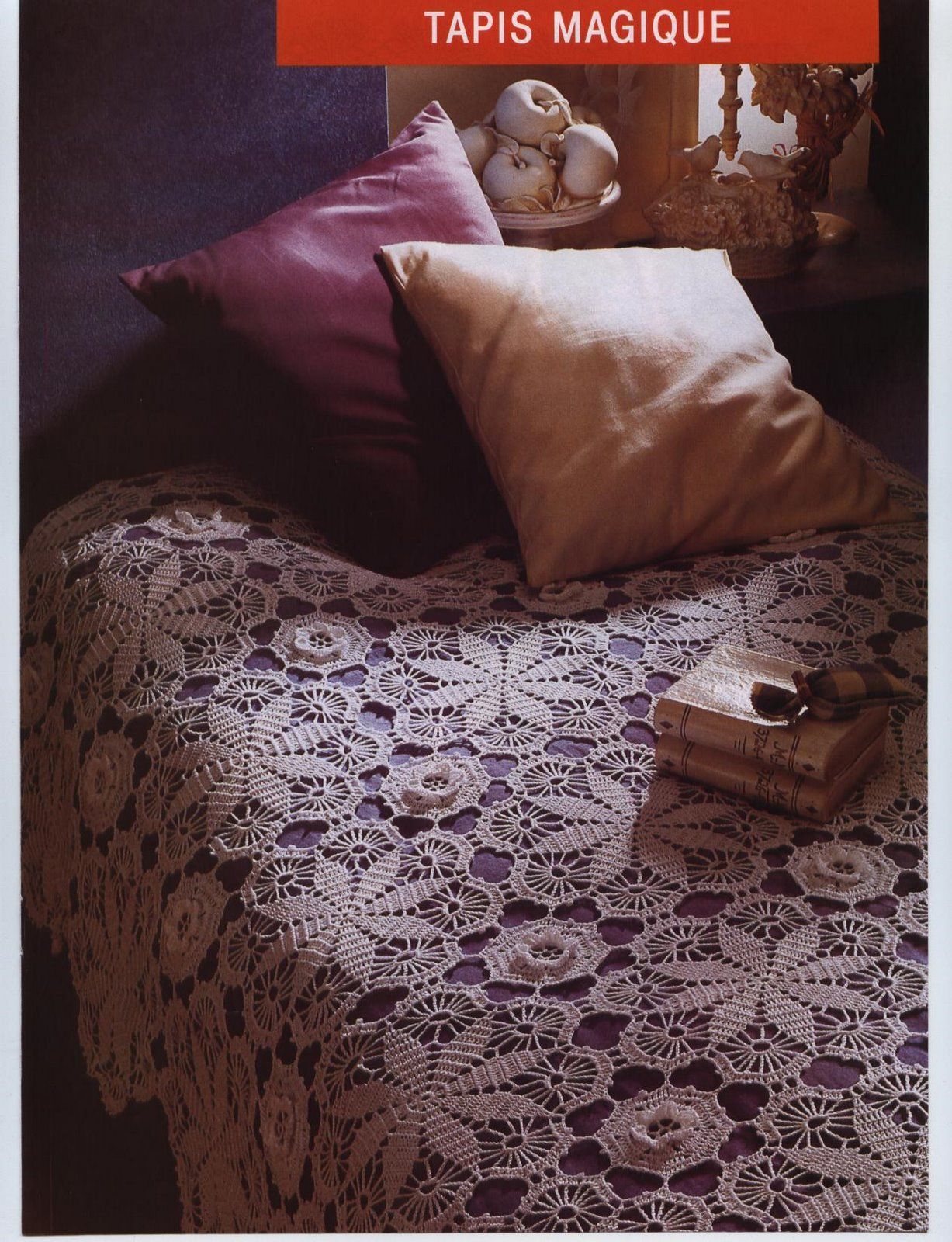 Crochet bedspread rounded modules and roses of Ireland (1)