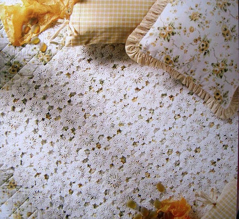 Crochet bedspread with rounded tiles (1)