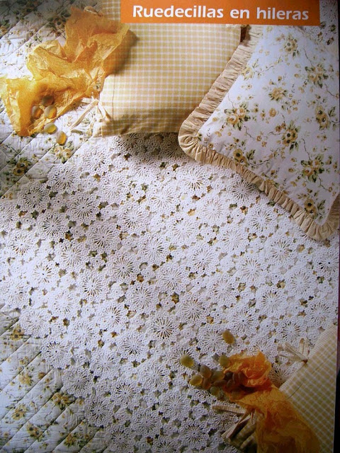 Crochet bedspread with rounded tiles (1)