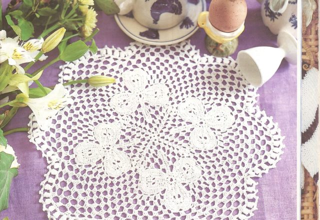 Crochet clovers doily (1)
