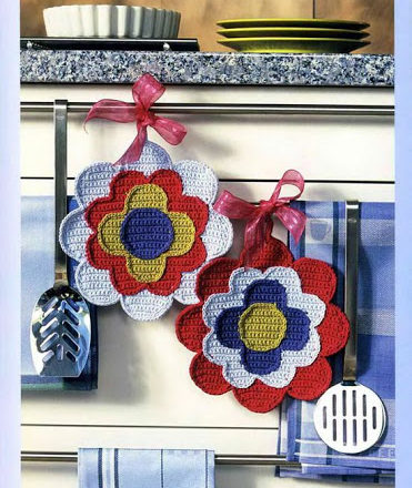 Crochet colorful flower potholder (1)