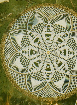 Crochet doily white and gold (1)