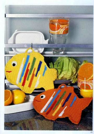 Crochet fish colored potholder (1)
