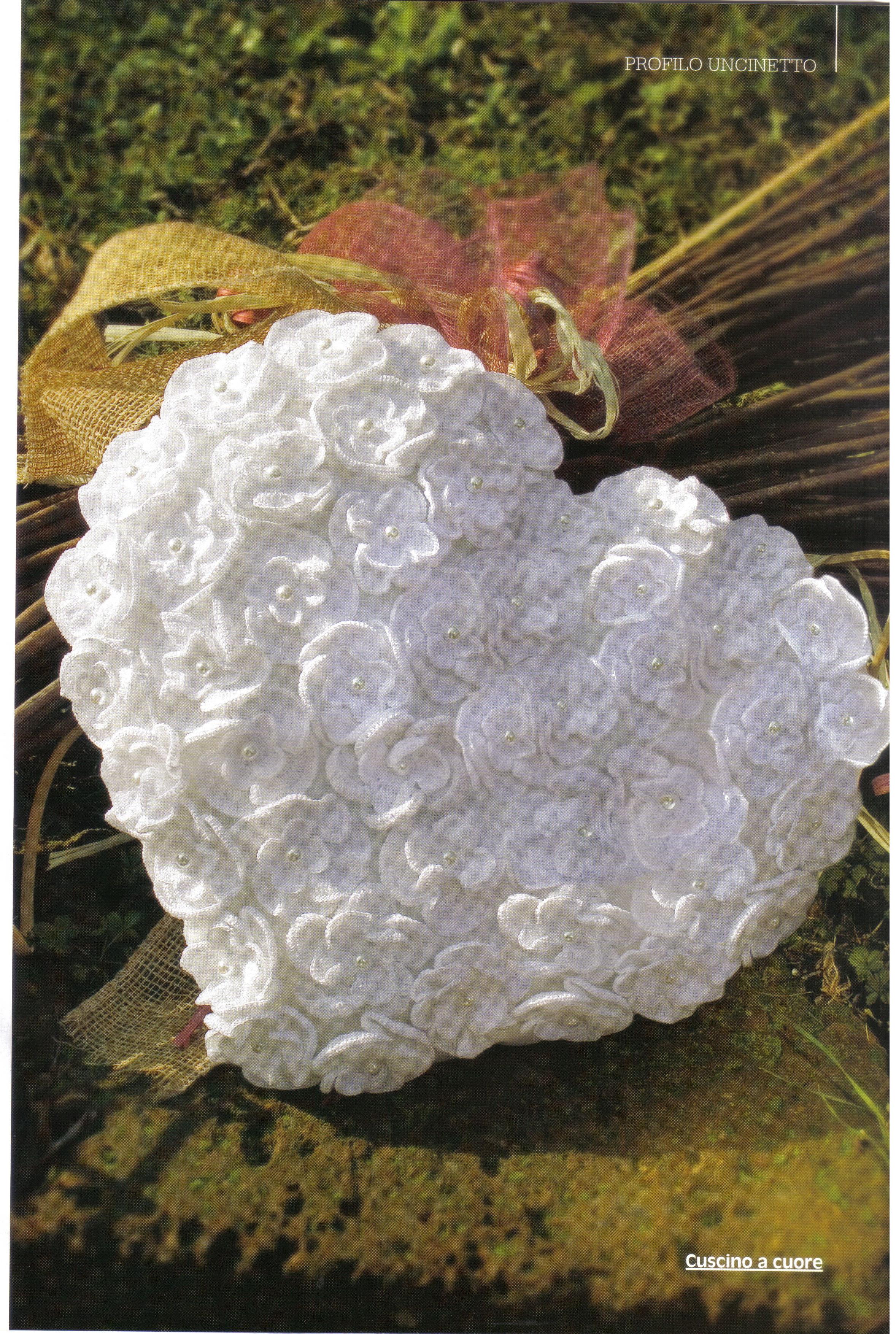 Crochet flowers wedding ring holder (1)
