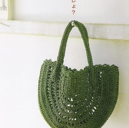 Crochet halfmoon bag (1)