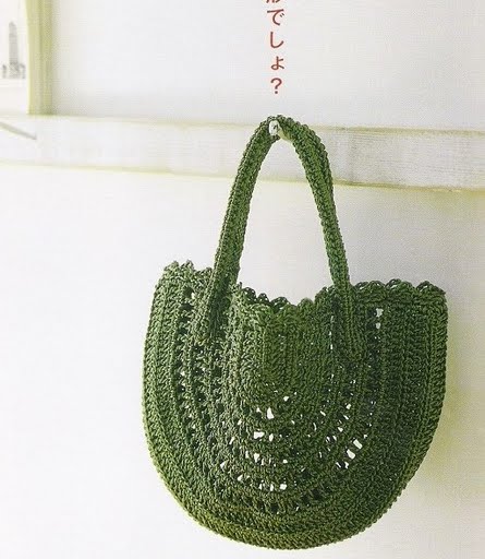Crochet halfmoon bag (1)