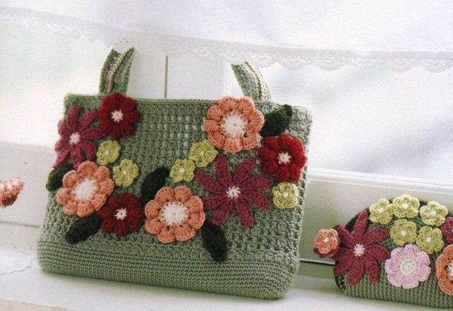 Crochet purse and wallet with flowers (1)