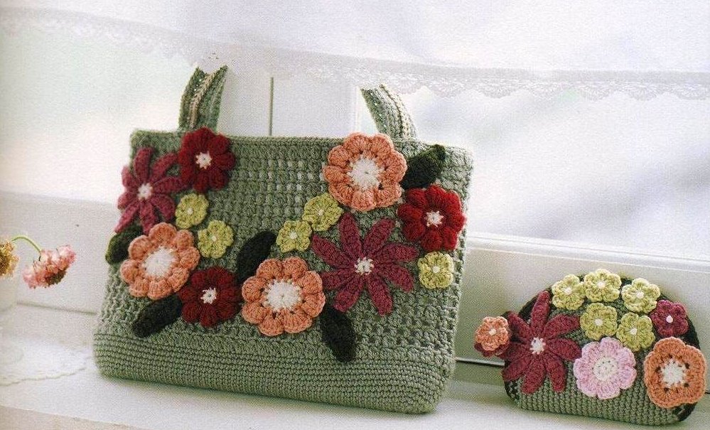 Crochet purse and wallet with flowers (1)