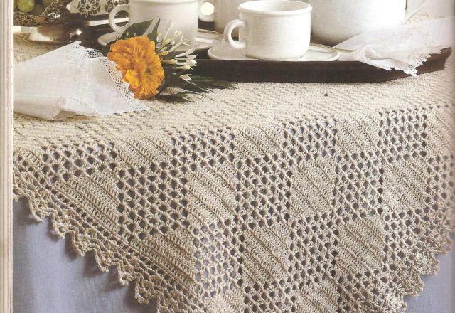 Crochet rhumbus tablecloth (1)