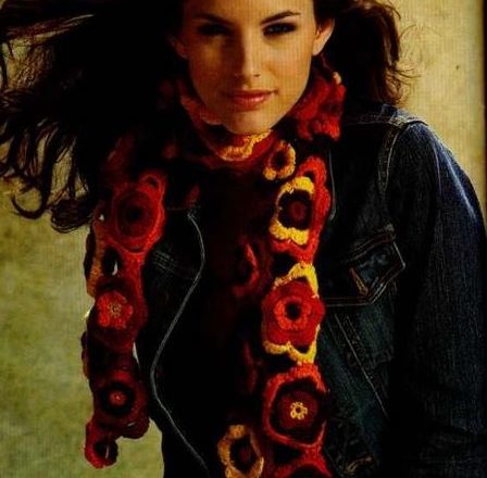 Crochet scarf with cascade of flowers (1)