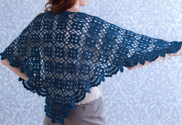 Crochet shawl with square (1)