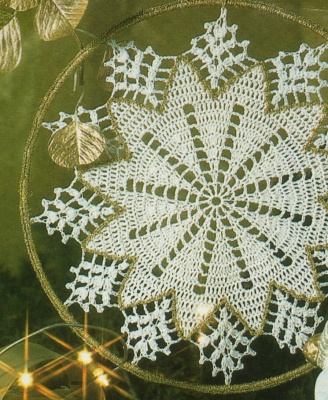 Crochet snow flake white and gold (1)