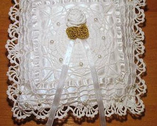 Crochet square wedding ring holder (1)