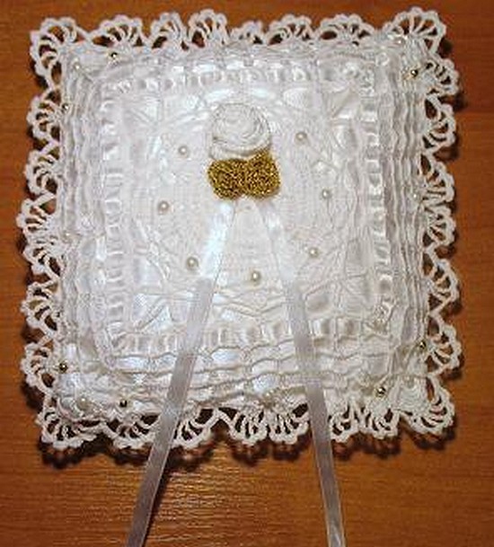 Crochet square wedding ring holder (1)