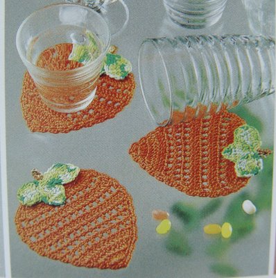 Crochet strawberry coasters (1)