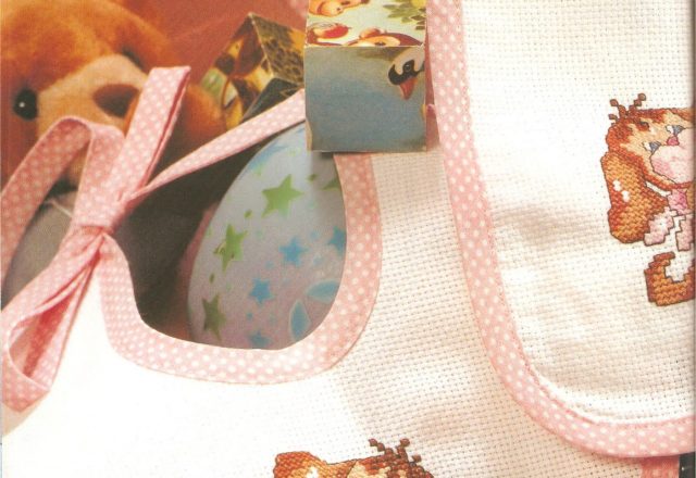 Cross stitch baby bibs with puppy dogs playing (2)