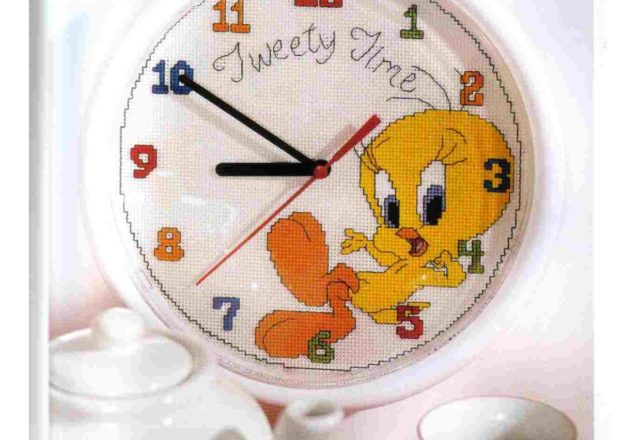 Cross stitch clock with Tweety from Looney Tunes (1)