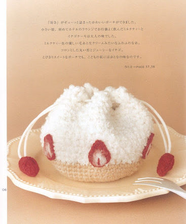 Delicious cream and strawberry cake amigurumi pattern (1)
