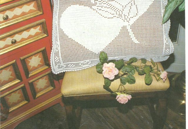 Filet pillow pink hearts (1)