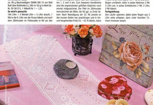 Filet table runner hearts and roses (1)