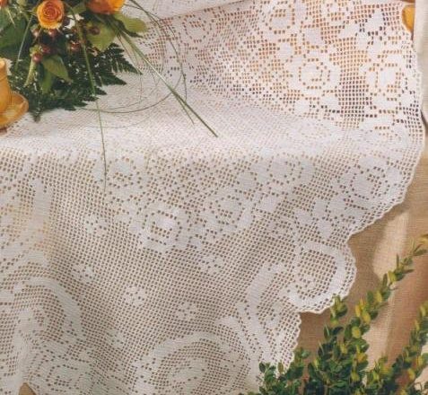 Filet table runner rectangular squares roses (1)