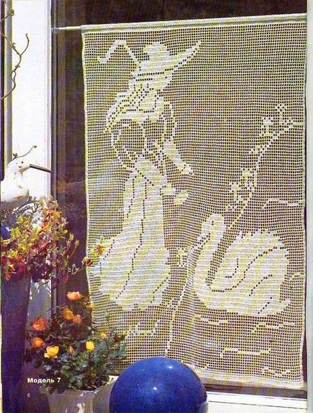 Free crochet filet pattern curtains Lady with a swan (1)