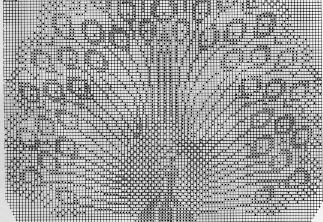 Free pattern filet oval doily with peacock (2)