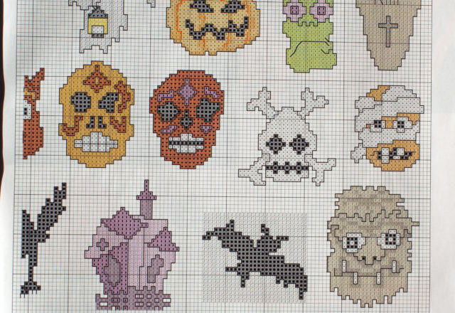 Little cross stitch pattern of Halloween (3)
