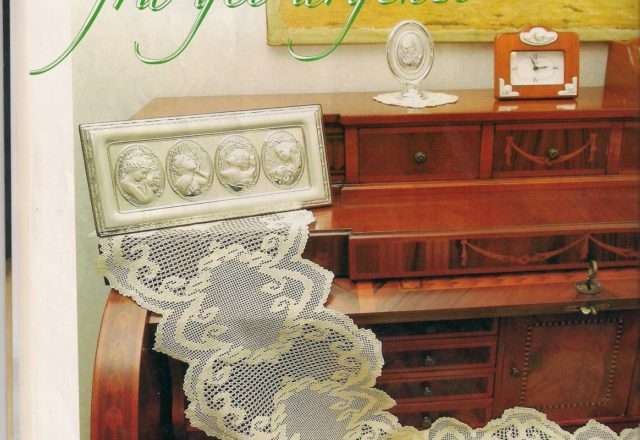 Long filet table runner (1)