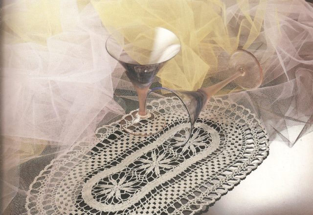 Oval crochet doily (1)
