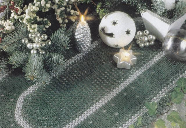 Oval doily Christmas trees (1)