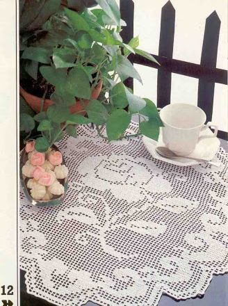 Oval doily filet rose (1)