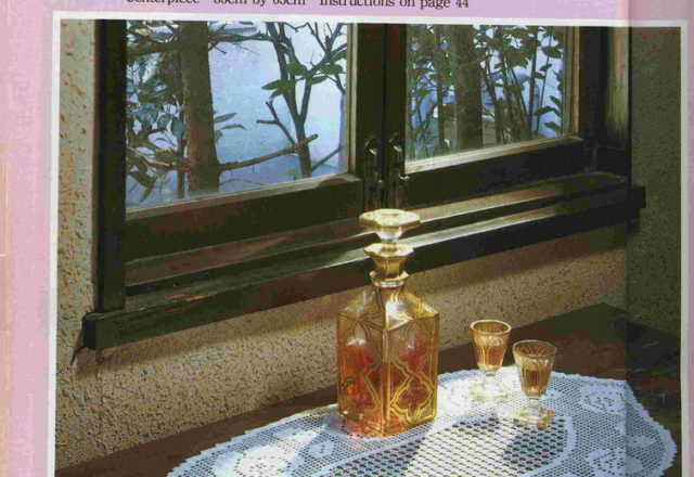 Oval doily with roses and filet tips (1)