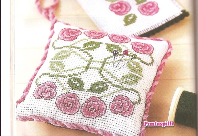 Pincushion needles containing with roses (1)