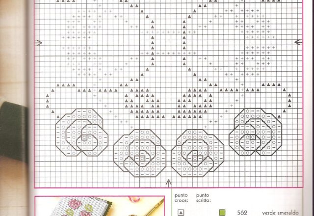 Pincushion needles containing with roses (2)