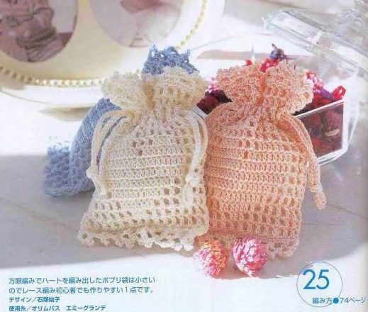 Pretty crochet sachet favor (1)