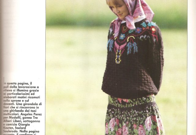 Pull black embroidered knitting pattern (1)