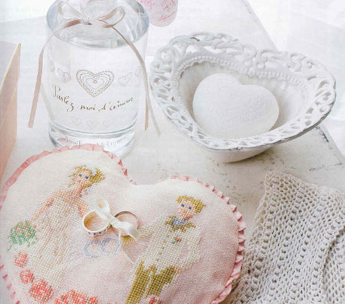 Ring pillow bride and groom with a heart (1)