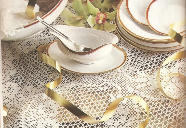 Round doily filet garlands of roses (1)