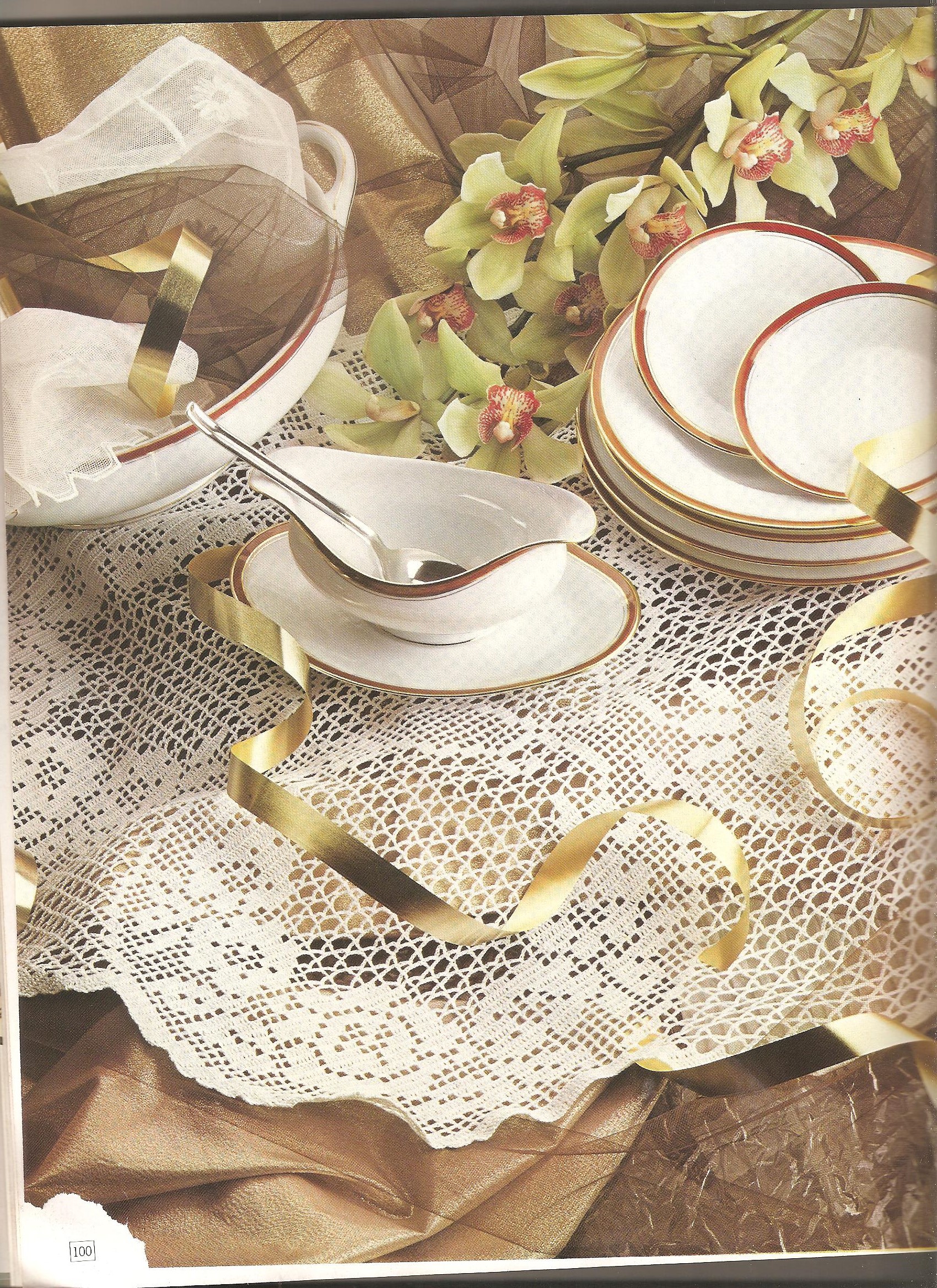 Round doily filet garlands of roses (1)