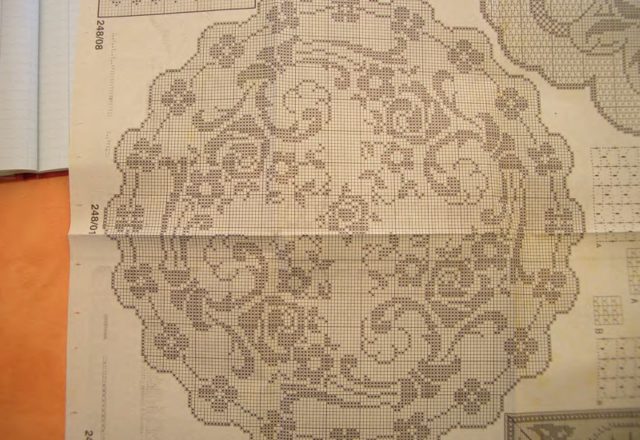 Round doily filet small flowers (2)